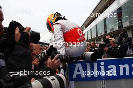24.07.2011 Nurburgring, Germany,  Lewis Hamilton (GBR), McLaren Mercedes leaving parc ferme to celebrate with his team - Formula 1 World Championship, Rd 10, German Grand Prix, Sunday Podium