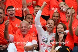 31.07.2011 Budapest, Hungary,  John Button (GBR) Father of Jenson, Nicholas Hamilton (GBR), Brother of Lewis Hamilton, McLaren Mercedes, Lewis Hamilton (GBR), McLaren Mercedes, Jenson Button (GBR), McLaren Mercedes, Jessica Michibata (JPN) girlfriend of Jenson Button (GBR) celebrate with the team - Formula 1 World Championship, Rd 11, Hungarian Grand Prix, Sunday Podium