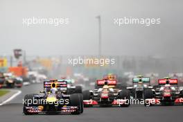 31.07.2011 Budapest, Hungary,  Sebastian Vettel (GER), Red Bull Racing leads the start of the race - Formula 1 World Championship, Rd 11, Hungarian Grand Prix, Sunday Race