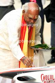 28.10.2011 New Delhi, India, Sauber F1 Team Indian belssing ceremony, car Puja - Formula 1 World Championship, Rd 17, Indian Grand Prix, Friday