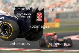 28.10.2011 New Delhi, India, Pastor Maldonado (VEN), AT&T Williams spins off the track - Formula 1 World Championship, Rd 17, Indian Grand Prix, Friday Practice
