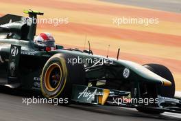 28.10.2011 New Delhi, India, Jarno Trulli (ITA), Team Lotus wears a replica of Marco Simoncelli helmet as a tribute - Formula 1 World Championship, Rd 17, Indian Grand Prix, Friday Practice