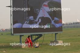 28.10.2011 New Delhi, India, Fernando Alonso (ESP), Scuderia Ferrari stopped on track - Formula 1 World Championship, Rd 17, Indian Grand Prix, Friday Practice