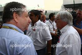 30.10.2011 New Delhi, India, Jean Todt (FRA), FIA president and Bernie Ecclestone (GBR)  - Formula 1 World Championship, Rd 17, Indian Grand Prix, Sunday Grid Girl
