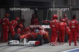 30.10.2011 New Delhi, India, Fernando Alonso (ESP), Scuderia Ferrari pit stop  - Formula 1 World Championship, Rd 17, Indian Grand Prix, Sunday Race