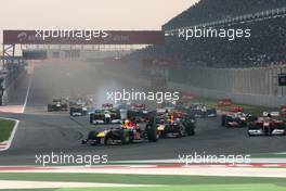 30.10.2011 New Delhi, India,  Start of the race, Sebastian Vettel (GER), Red Bull Racing  - Formula 1 World Championship, Rd 17, Indian Grand Prix, Sunday Race