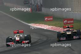 30.10.2011 New Delhi, India,  Lewis Hamilton (GBR), McLaren Mercedes and Jaime Alguersuari (ESP), Scuderia Toro Rosso  - Formula 1 World Championship, Rd 17, Indian Grand Prix, Sunday Race