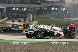 30.10.2011 New Delhi, India,  Start of the race, Rubens Barrichello (BRA), Williams F1 Team  - Formula 1 World Championship, Rd 17, Indian Grand Prix, Sunday Race