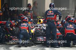 30.10.2011 New Delhi, India, Mark Webber (AUS), Red Bull Racing pit stop  - Formula 1 World Championship, Rd 17, Indian Grand Prix, Sunday Race