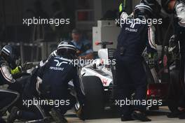 30.10.2011 New Delhi, India, Rubens Barrichello (BRA), AT&T Williams pit stop  - Formula 1 World Championship, Rd 17, Indian Grand Prix, Sunday Race