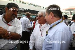 30.10.2011 New Delhi, India, Jean Todt (FRA), FIA president and Bernie Ecclestone (GBR)  - Formula 1 World Championship, Rd 17, Indian Grand Prix, Sunday Race