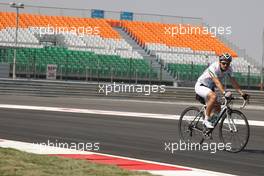 27.10.2011 New Delhi, India, Jarno Trulli (ITA), Team Lotus bikes the track - Formula 1 World Championship, Rd 17, Indian Grand Prix, Thursday