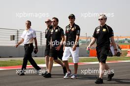 27.10.2011 New Delhi, India, Bruno Senna (BRA), Lotus Renault GP walks the track - Formula 1 World Championship, Rd 17, Indian Grand Prix, Thursday