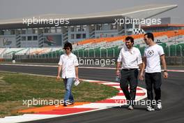 27.10.2011 New Delhi, India, Sergio Pérez (MEX), Sauber F1 Team walks the track - Formula 1 World Championship, Rd 17, Indian Grand Prix, Thursday
