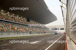 26.10.2011 New Delhi, India, The main straight - Formula 1 World Championship, Rd 17, Indian Grand Prix, Wednesday