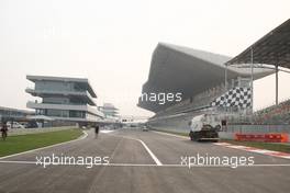 26.10.2011 New Delhi, India, Track atmosphere - Formula 1 World Championship, Rd 17, Indian Grand Prix, Wednesday