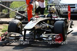 11.09.2011 Monza, Italy,  The crashed car of Vitaly Petrov (RUS), Lotus Renault GP - Formula 1 World Championship, Rd 13, Italian Grand Prix, Sunday Race