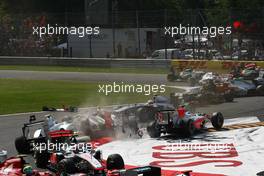 11.09.2011 Monza, Italy, the crash at turn 1 caused by Vitantonio Liuzzi (ITA), Hispania Racing Team, HRT  - Formula 1 World Championship, Rd 13, Italian Grand Prix, Sunday Race