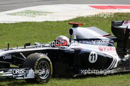 11.09.2011 Monza, Italy,  Rubens Barrichello (BRA), AT&T Williams continues after a A crash caused by Vitantonio Liuzzi (ITA), HRT Formula One Team - Formula 1 World Championship, Rd 13, Italian Grand Prix, Sunday Race