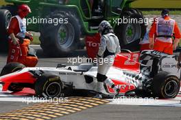 11.09.2011 Monza, Italy,  A crash caused by Vitantonio Liuzzi (ITA), HRT Formula One Team - Formula 1 World Championship, Rd 13, Italian Grand Prix, Sunday Race