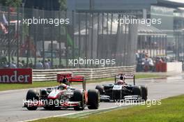 11.09.2011 Monza, Italy,  Lewis Hamilton (GBR), McLaren Mercedes, Rubens Barrichello (BRA), AT&T Williams - Formula 1 World Championship, Rd 13, Italian Grand Prix, Sunday Race