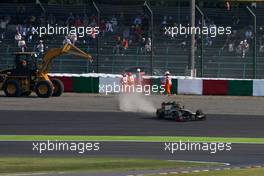07.10.2011 Suzuka, Japan,  Bruno Senna (BRE), Renault F1 Team goes out of the track - Formula 1 World Championship, Rd 15, Japanese Grand Prix, Friday Practice