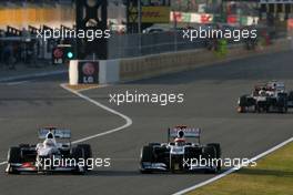09.10.2011 Suzuka, Japan,  Kamui Kobayashi (JAP), Sauber F1 Team and Rubens Barrichello (BRA), Williams F1 Team  - Formula 1 World Championship, Rd 15, Japanese Grand Prix, Sunday Race