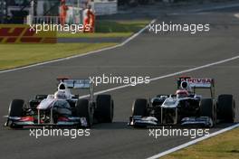 09.10.2011 Suzuka, Japan,  Kamui Kobayashi (JAP), Sauber F1 Team and Rubens Barrichello (BRA), Williams F1 Team  - Formula 1 World Championship, Rd 15, Japanese Grand Prix, Sunday Race