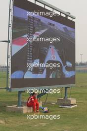 14.10.2011 Yeongam, Korea, Fernando Alonso (ESP), Scuderia Ferrari stopped on track  - Formula 1 World Championship, Rd 16, Korean Grand Prix, Friday Practice