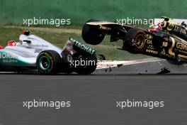 16.10.2011 Yeongam, Korea,  Michael Schumacher (GER), Mercedes GP and Vitaly Petrov (RUS), Lotus Renalut F1 Team accident at turn 3 - Formula 1 World Championship, Rd 16, Korean Grand Prix, Sunday Race