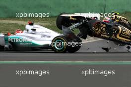 16.10.2011 Yeongam, Korea,  Michael Schumacher (GER), Mercedes GP and Vitaly Petrov (RUS), Lotus Renalut F1 Team accident at turn 3 - Formula 1 World Championship, Rd 16, Korean Grand Prix, Sunday Race