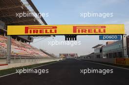 13.10.2011 Yeongam, Korea, The start finish straight  - Formula 1 World Championship, Rd 16, Korean Grand Prix, Thursday