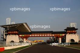 13.10.2011 Yeongam, Korea, Start finish straight  - Formula 1 World Championship, Rd 16, Korean Grand Prix, Thursday