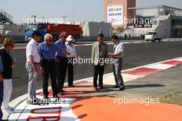 13.10.2011 Yeongam, Korea, Charlie Whiting (GBR), FIA Safty delegate, Race director & offical starter looking at the circuit  - Formula 1 World Championship, Rd 16, Korean Grand Prix, Thursday