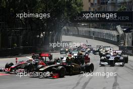 29.05.2011 Monte Carlo, Monaco,  Start of the race, Jenson Button (GBR), McLaren Mercedes and Vitaly Petrov (RUS), Lotus Renalut F1 Team  - Formula 1 World Championship, Rd 06, Monaco Grand Prix, Sunday Race