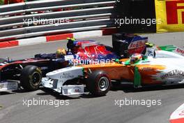 29.05.2011 Monaco, Monte Carlo, Crash of Jaime Alguersuari (ESP), Scuderia Toro Rosso, STR06 and Paul di Resta (GBR) Force India F1 Team, VJM04 - Formula 1 World Championship, Rd 6, Monaco Grand Prix, Sunday Race
