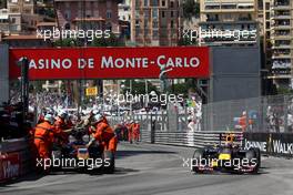 29.05.2011 Monte Carlo, Monaco,  Vitaly Petrov (RUS), Lotus Renault GP, has a crash with Jaime Alguersuari (ESP), Scuderia Toro Rosso  - Formula 1 World Championship, Rd 06, Monaco Grand Prix, Sunday Race