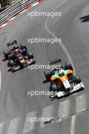 29.05.2011 Monaco, Monte Carlo, Crash of Jaime Alguersuari (ESP), Scuderia Toro Rosso, STR06 and Paul di Resta (GBR) Force India F1 Team, VJM04 - Formula 1 World Championship, Rd 6, Monaco Grand Prix, Sunday Race