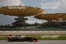 08.04.2011 Sepang, Malaysia,  Vitaly Petrov (RUS), Lotus Renault GP - Formula 1 World Championship, Rd 02, Malaysian Grand Prix, Friday Practice