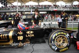 10.04.2011 Sepang, Malaysia,  Vitaly Petrov (RUS), Lotus Renault GP - Formula 1 World Championship, Rd 02, Malaysian Grand Prix, Sunday Pre-Race Grid