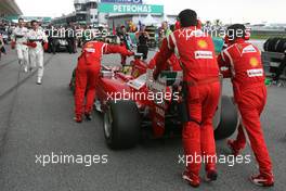 10.04.2011 Sepang, Malaysia,  Felipe Massa (BRA), Scuderia Ferrari  - Formula 1 World Championship, Rd 02, Malaysian Grand Prix, Sunday Pre-Race Grid