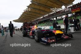 10.04.2011 Sepang, Malaysia,  Sebastian Vettel (GER), Red Bull Racing - Formula 1 World Championship, Rd 02, Malaysian Grand Prix, Sunday Pre-Race Grid