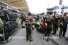 10.04.2011 Sepang, Malaysia,  Lotus Renault GP  - Formula 1 World Championship, Rd 02, Malaysian Grand Prix, Sunday Pre-Race Grid