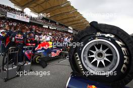 10.04.2011 Sepang, Malaysia,  Pirelli tyre - Formula 1 World Championship, Rd 02, Malaysian Grand Prix, Sunday Pre-Race Grid