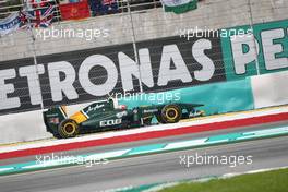 10.04.2011 Sepang, Malaysia,  Jarno Trulli (ITA), Team Lotus runs wide off the track at turn 1 - Formula 1 World Championship, Rd 02, Malaysian Grand Prix, Sunday Race