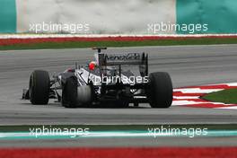 10.04.2011 Sepang, Malaysia,  Rubens Barrichello (BRA), Williams F1 Team hits by a puncture  - Formula 1 World Championship, Rd 02, Malaysian Grand Prix, Sunday Race