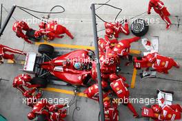 10.04.2011 Sepang, Malaysia,  Fernando Alonso (ESP), Scuderia Ferrari gets a new nose cone - Formula 1 World Championship, Rd 02, Malaysian Grand Prix, Sunday Race