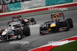 10.04.2011 Sepang, Malaysia,  Kamui Kobayashi (JAP), Sauber F1 Team and Mark Webber (AUS), Red Bull Racing - Formula 1 World Championship, Rd 02, Malaysian Grand Prix, Sunday Race