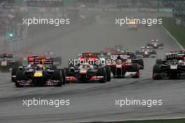 10.04.2011 Sepang, Malaysia,  Start of the race, Sebastian Vettel (GER), Red Bull Racing and Lewis Hamilton (GBR), McLaren Mercedes  - Formula 1 World Championship, Rd 02, Malaysian Grand Prix, Sunday Race