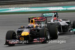10.04.2011 Sepang, Malaysia,  Mark Webber (AUS), Red Bull Racing and Michael Schumacher (GER), Mercedes GP  - Formula 1 World Championship, Rd 02, Malaysian Grand Prix, Sunday Race